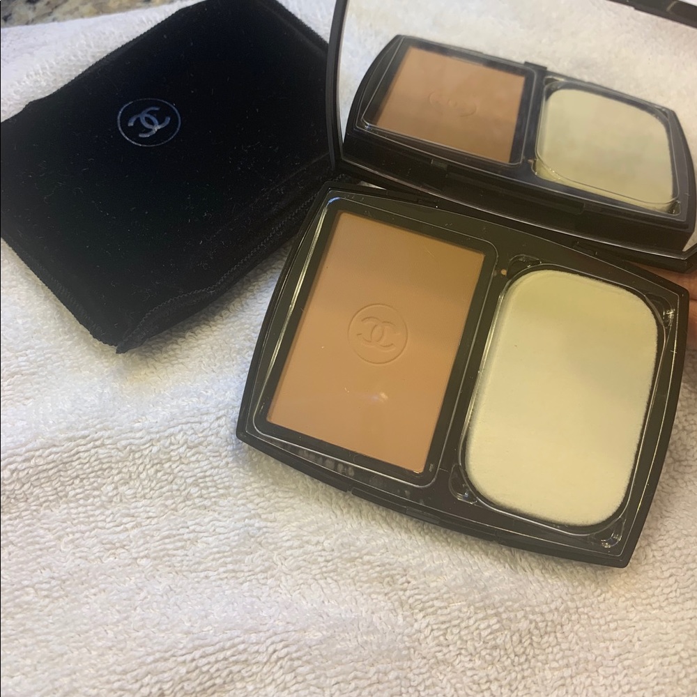 Chanel Le Tient Ultra Tenue Powder Foundation